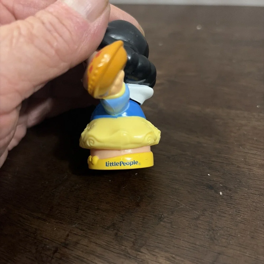 Fisher Price Little People Disney Princess Snow White W/ Pie Figure 2016 Mattel